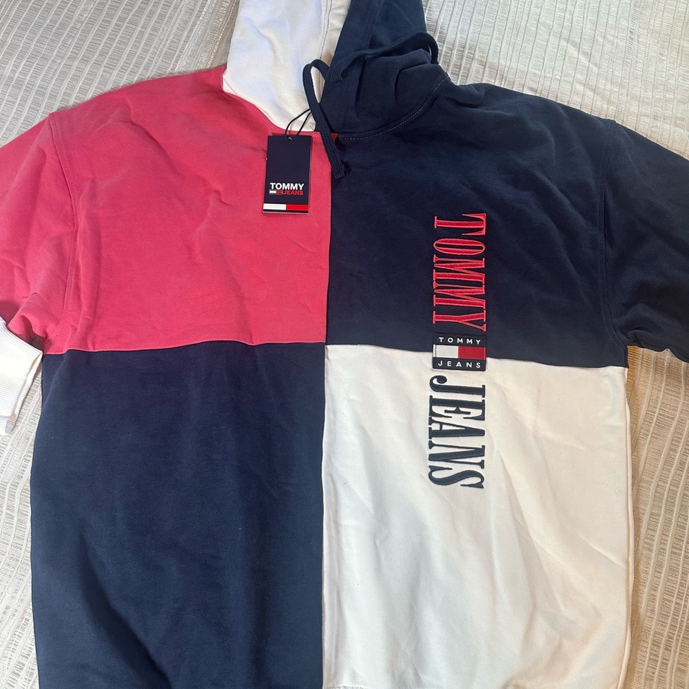 Tommy Hilfiger TJM Skater Archer Block
Hoodie, Size Medium NWT - Picture 5 of 11